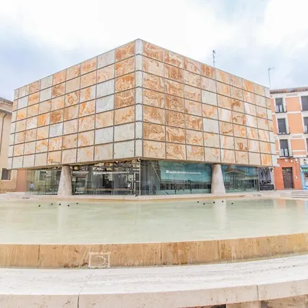 Your Luxury Getaway In Downtown