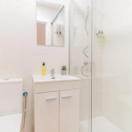 Apartment Your Luxury Getaway In Downtown *